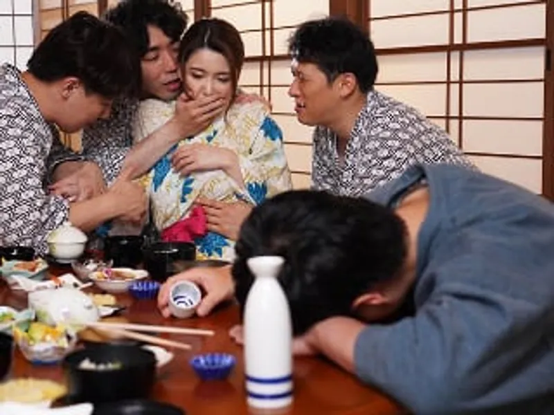 đưa vợ đi suối nước nóng, anh xã không biết bà xã bị người khác xxx sấp mặt