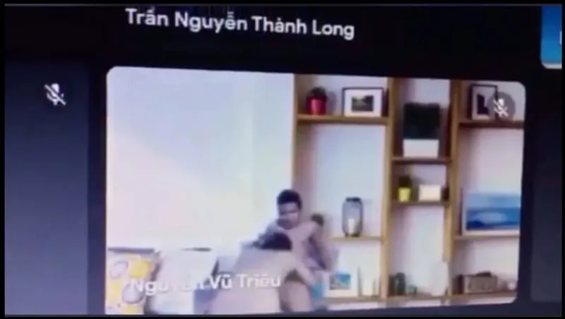Học online quên không tắt camera lộ cảnh ghệ đang mút mút