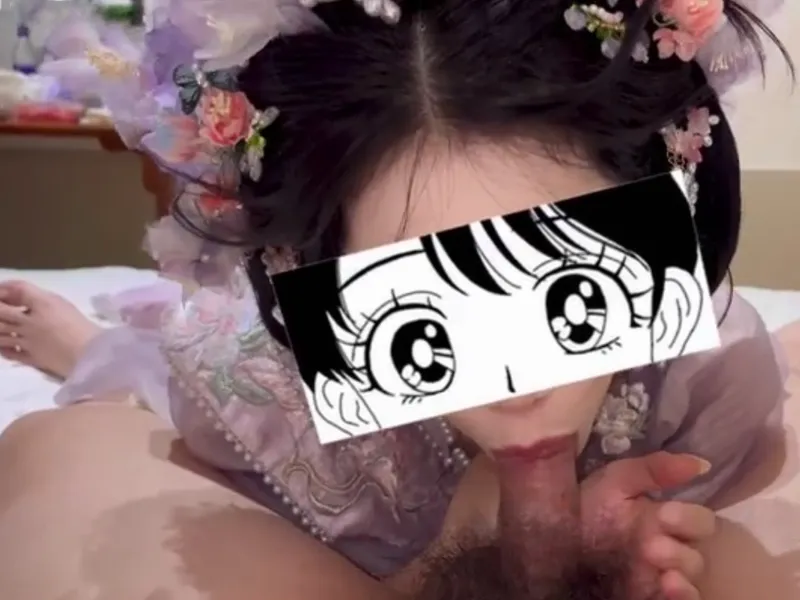 Gái xinh trong bộ đồ con chim nhỏ liếm thằng nhỏ cực đã