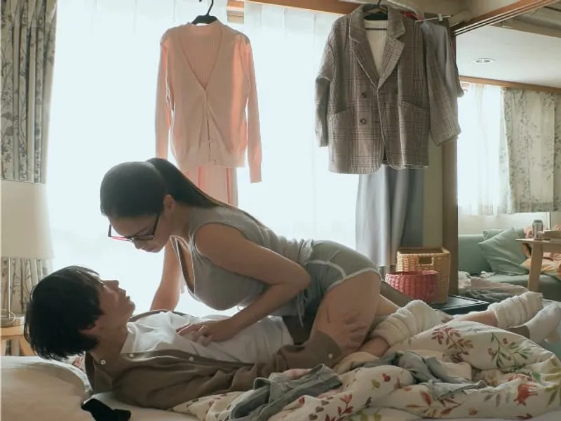 được chị nhà sát bên "an ủi" khi gấu đi ngoại tình